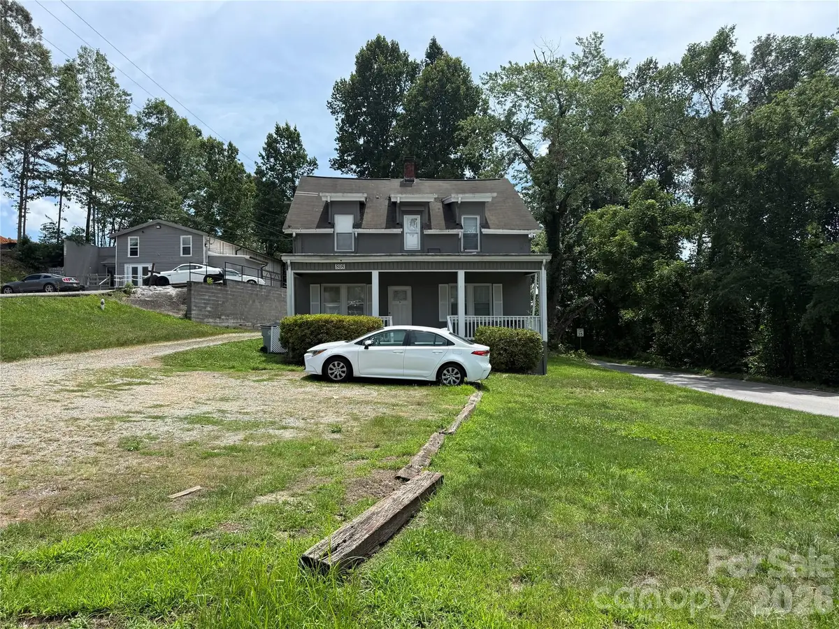 808 Harrisburg Drive Sw, Lenoir, NC 28645 - #1