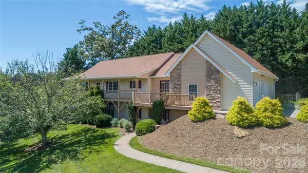 506 Brook Knoll Circle, Weaverville, NC 28787