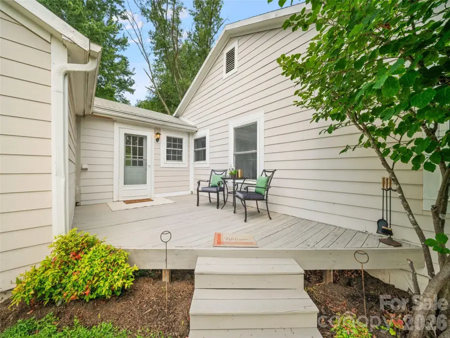 25 Nesbitt Street, Waynesville, NC 28786 - #3