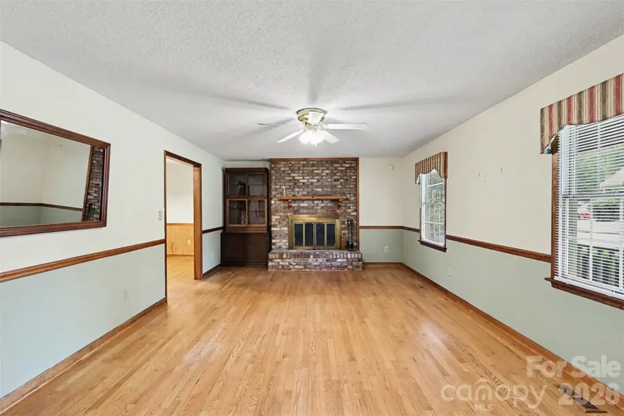 124 E Catawba Avenue, Mooresville, NC 28115 - #2