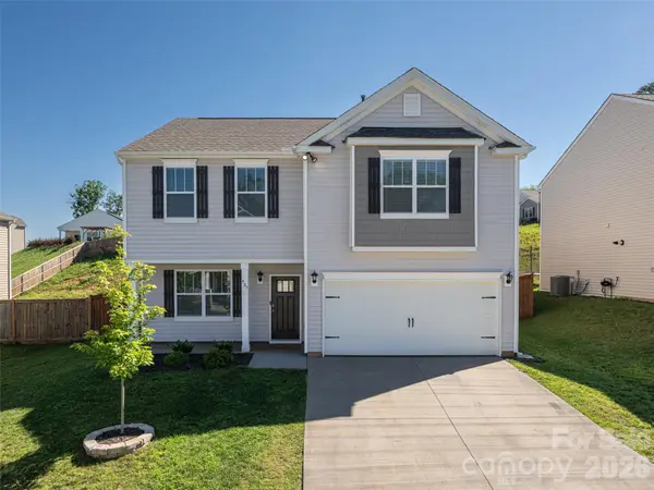907 Newport Court, Asheville, NC 28806