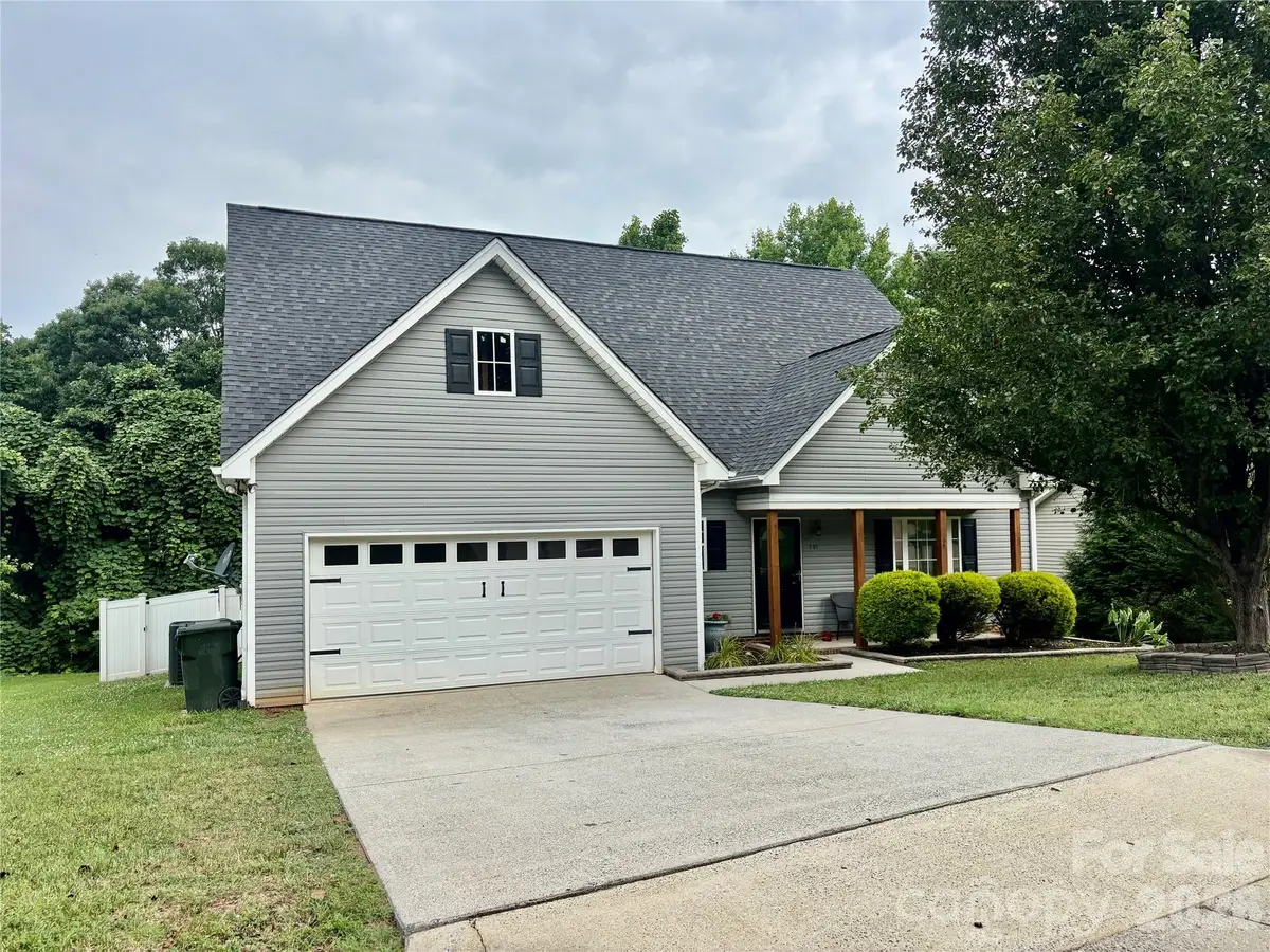 229 17th Avenue Se, Hickory, NC 28602 - #1