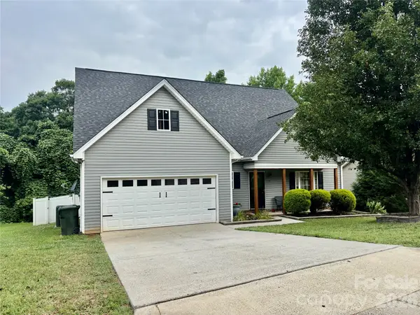 229 17th Avenue Se, Hickory, NC 28602