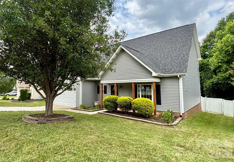 229 17th Avenue Se, Hickory, NC 28602 - #3