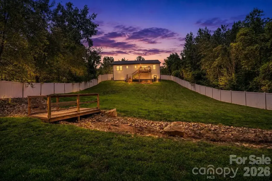544 30th Avenue Nw, Hickory, NC 28601 - #2
