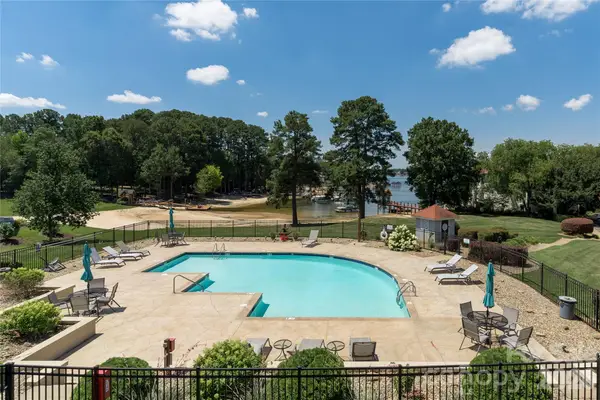 17919 Kings Point Drive, Cornelius, NC 28031