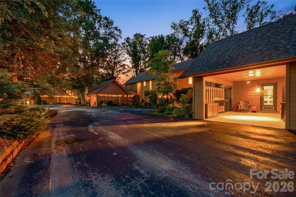 21 Village Drive, Asheville, NC 28803