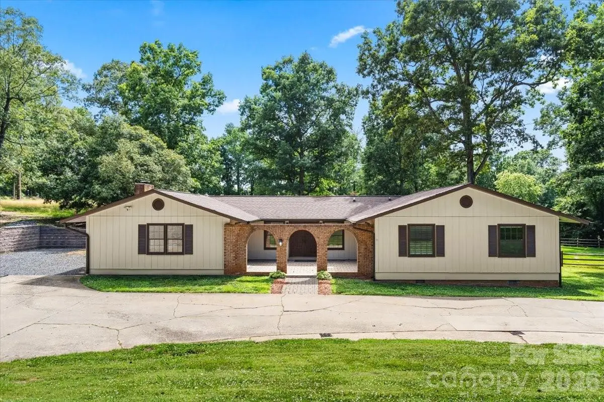 4024 Wandering Lane Ne, Hickory, NC 28601 - #1