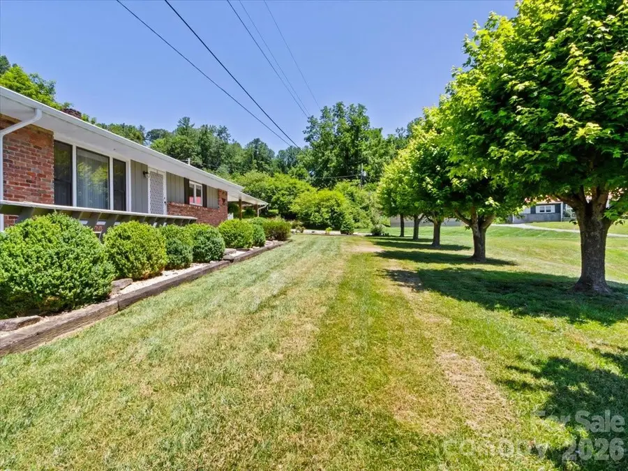 39 Hawthorne Lane, Burnsville, NC 28714 - #2