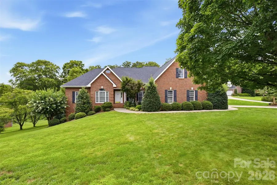 405 Woodridge Drive Se, Lenoir, NC 28645 - #3