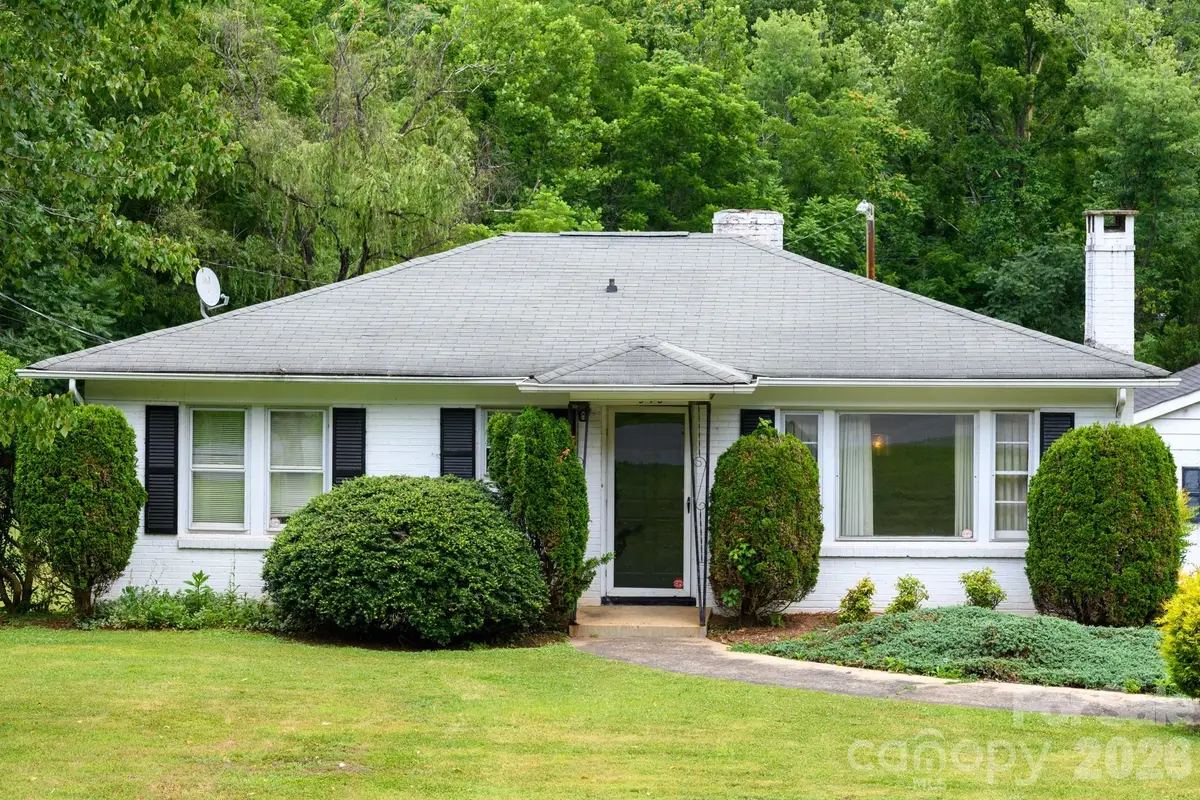 940 Meadowlane Drive Nw, Lenoir, NC 28645 - #1