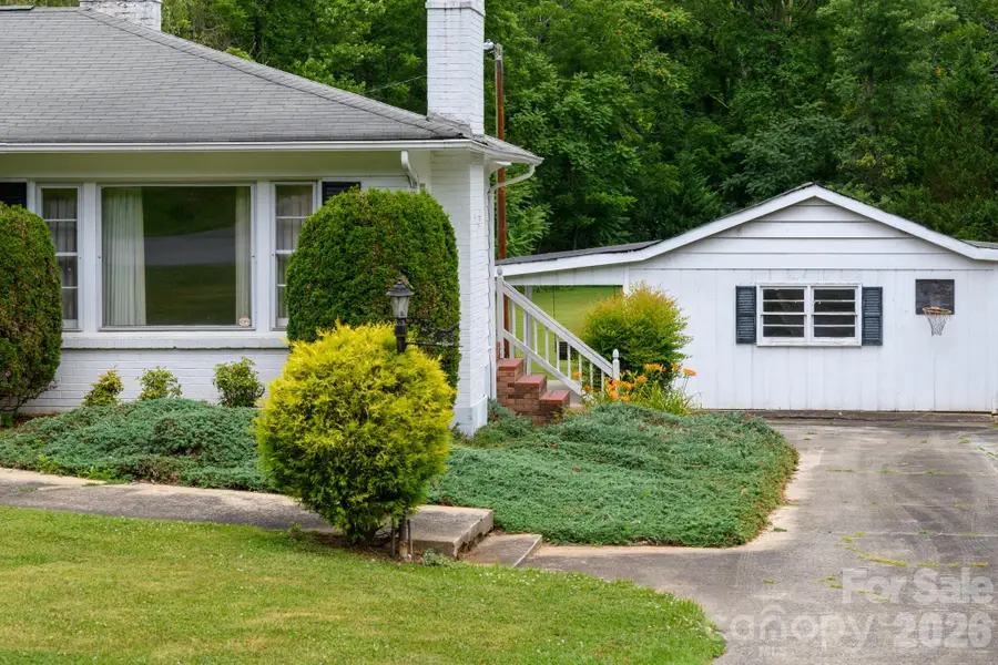 940 Meadowlane Drive Nw, Lenoir, NC 28645 - #3