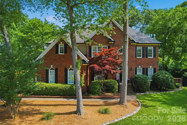 6821 Hollow Oak Drive, Charlotte, NC 28227