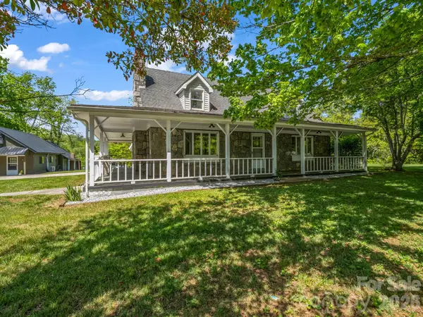 363 Etowah School Road, Hendersonville, NC 28739