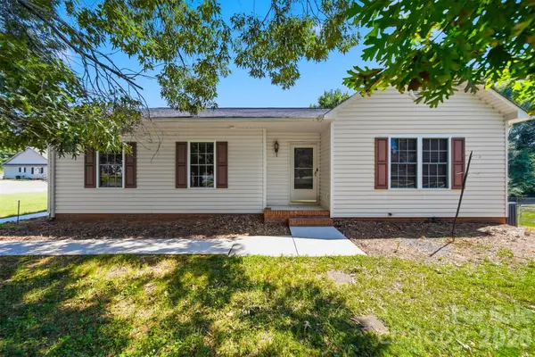 2436 29th Avenue Court Ne, Hickory, NC 28601