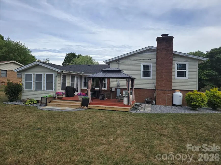 5760 Valley Field Road, Hickory, NC 28602 - #2