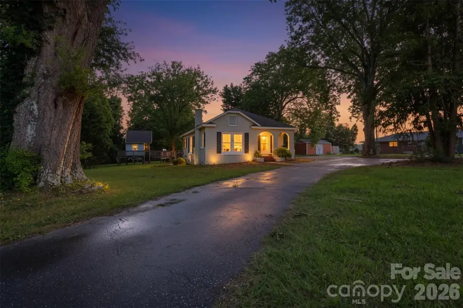 623 E Ohio Avenue, Bessemer City, NC 28016 - #2