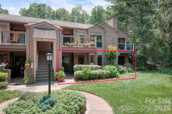 43 Ravencroft Lane #F-43 & Garage Unit D, Asheville, NC 28803