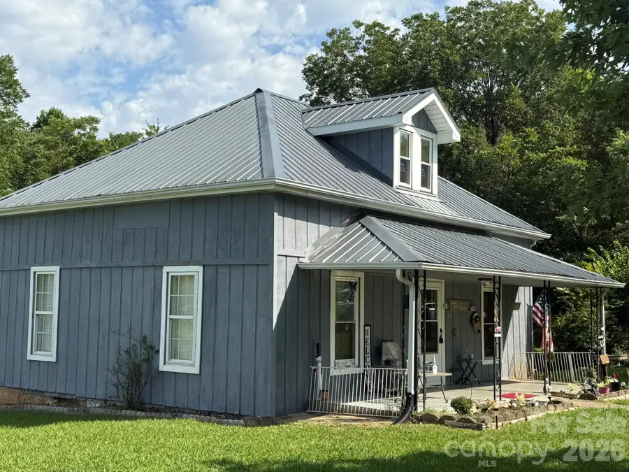 304 Main Avenue W, Hildebran, NC 28637 - #2