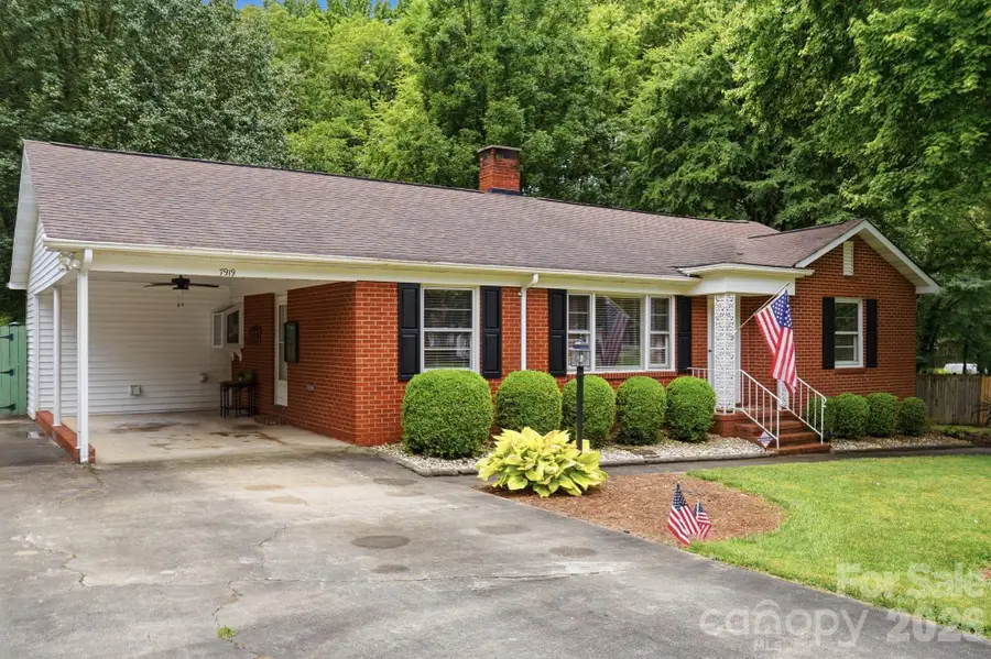 7919 Linda Lake Drive, Charlotte, NC 28215 - #2