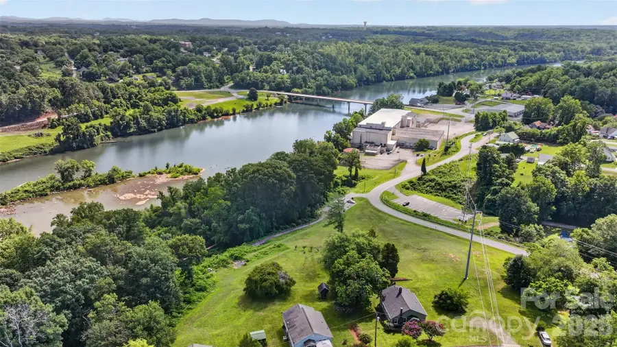 106 Lake Drive, Hickory, NC 28601 - #2