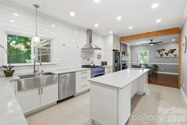 1112 Long Paw Lane, Charlotte, NC 28214