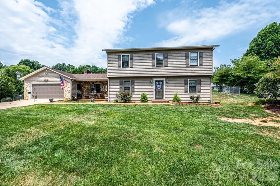 5976 Gold Creek Estate Drive, Hickory, NC 28601 - #2
