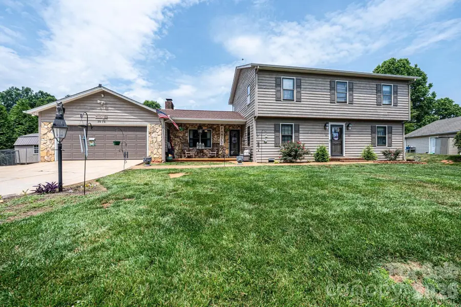 5976 Gold Creek Estate Drive, Hickory, NC 28601 - #3