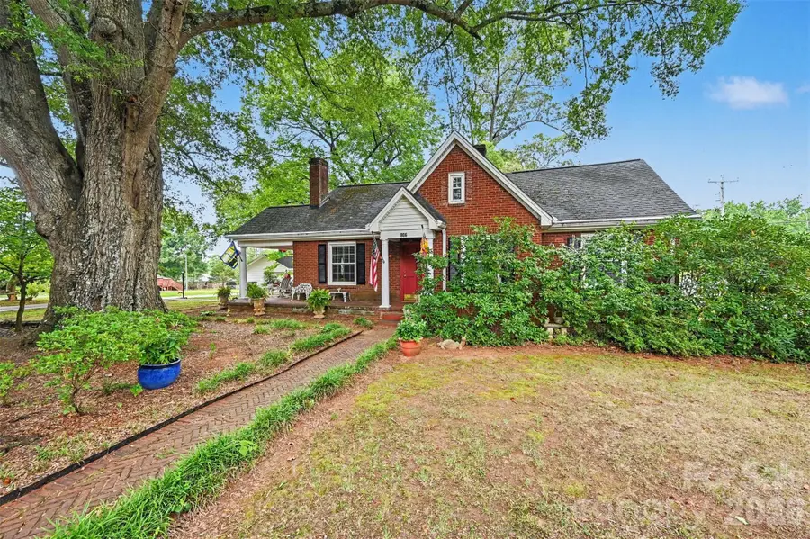 806 S Main Avenue, Newton, NC 28658 - #2