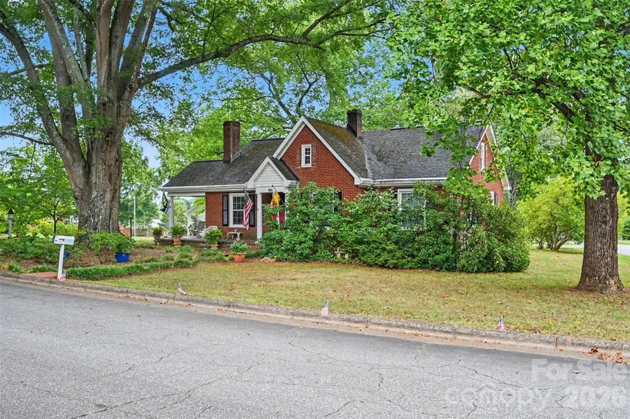806 S Main Avenue, Newton, NC 28658 - #3