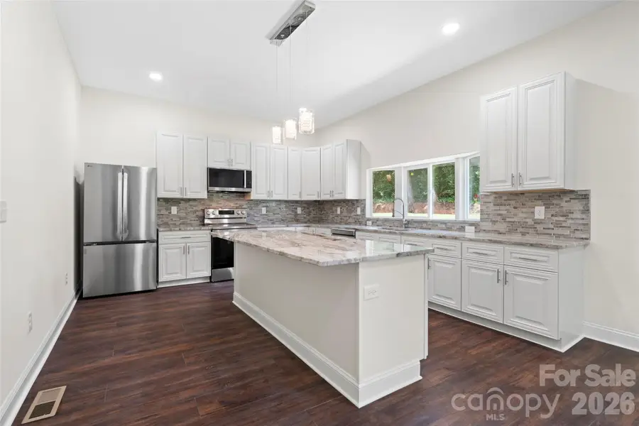1820 N Hewitt Avenue, Newton, NC 28658 - #3