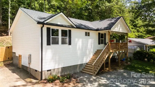 98 Dryid Hill Road, Swannanoa, NC 28778