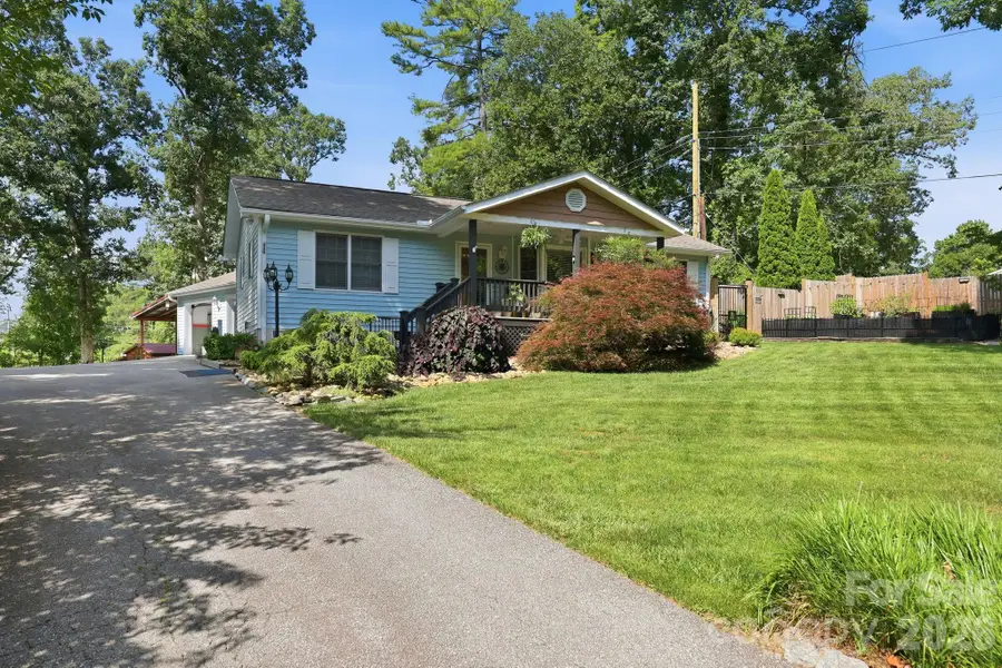220 Bradshaw Avenue, Hendersonville, NC 28792 - #2
