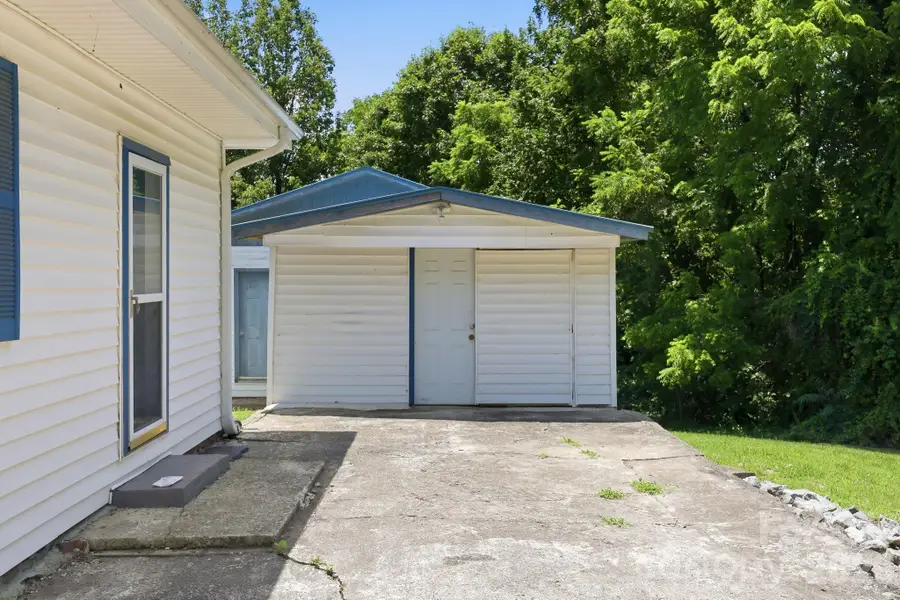 1231 Caldwell Place Nw, Lenoir, NC 28645 - #3