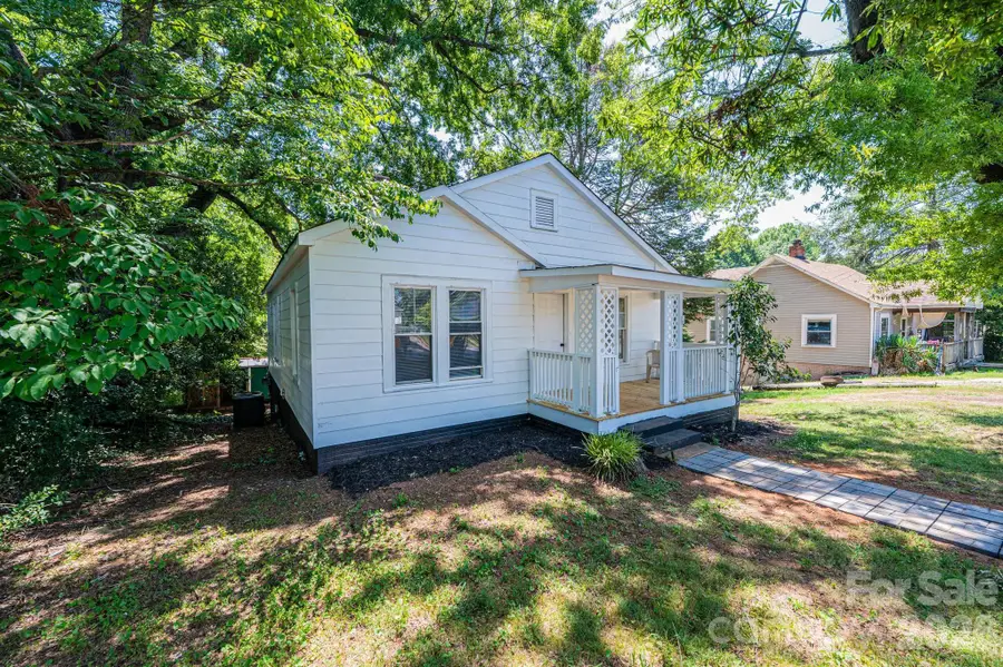 423 N Davis Avenue, Newton, NC 28658 - #2