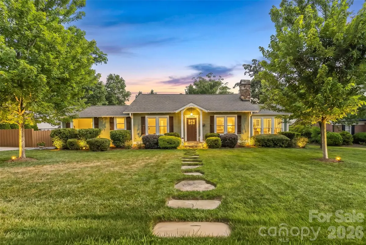 1026 14th Avenue Drive Nw, Hickory, NC 28601 - #1