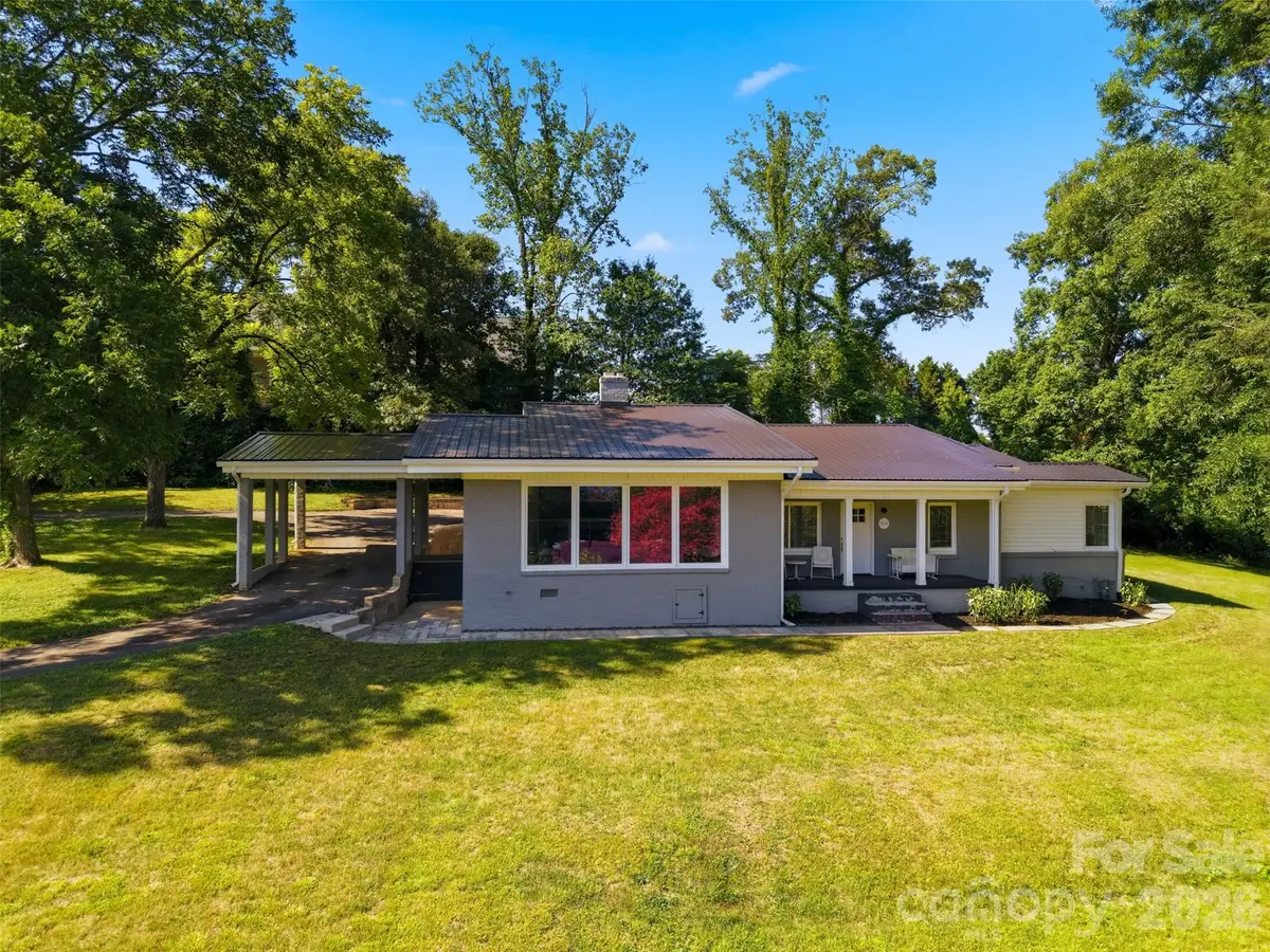 104 31st Avenue Ne, Hickory, NC 28601 - #1