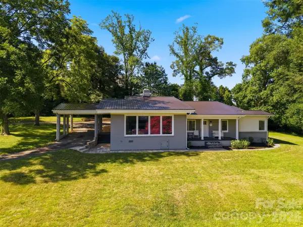 104 31st Avenue Ne, Hickory, NC 28601