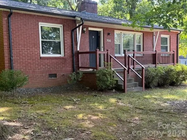 706 12th Avenue Ne, Hickory, NC 28601