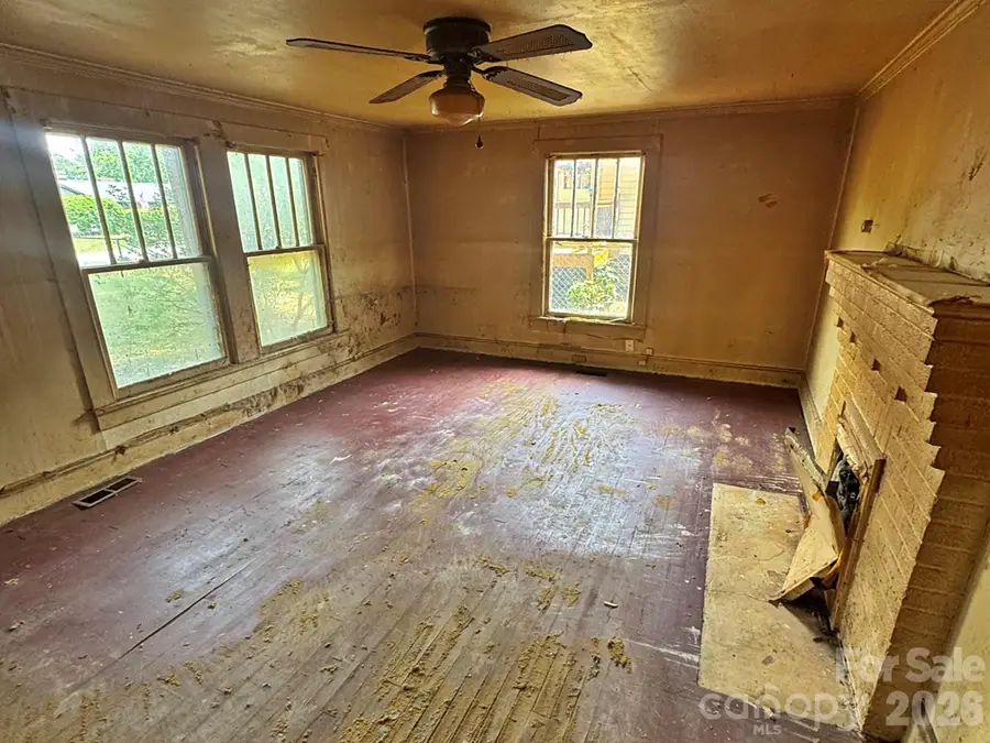 2806 Royal Avenue, Kannapolis, NC 28083 - #3