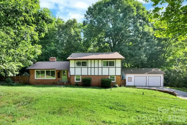 2311 Laurelwood Circle, Charlotte, NC 28214