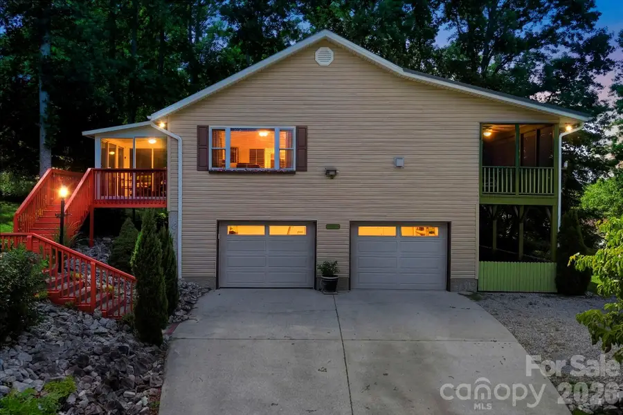 81 Chestnut Lane, Hendersonville, NC 28792 - #3