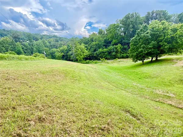 100 Sprouse Town Road, Weaverville, NC 28787