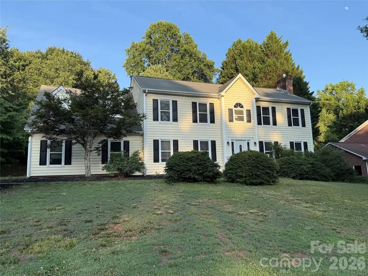 2960 8th Street Court Ne, Hickory, NC 28601 - #1
