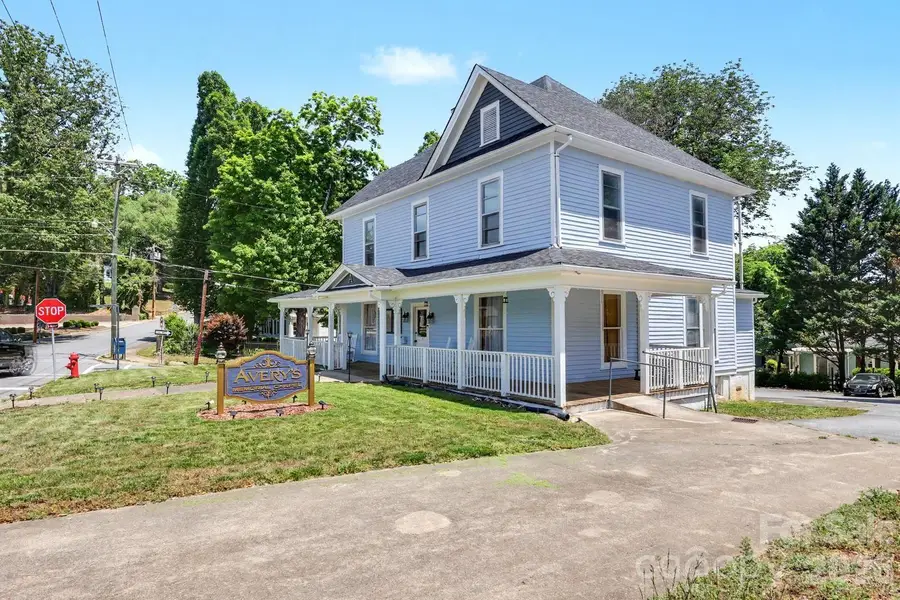 601 College Avenue Sw, Lenoir, NC 28645 - #2