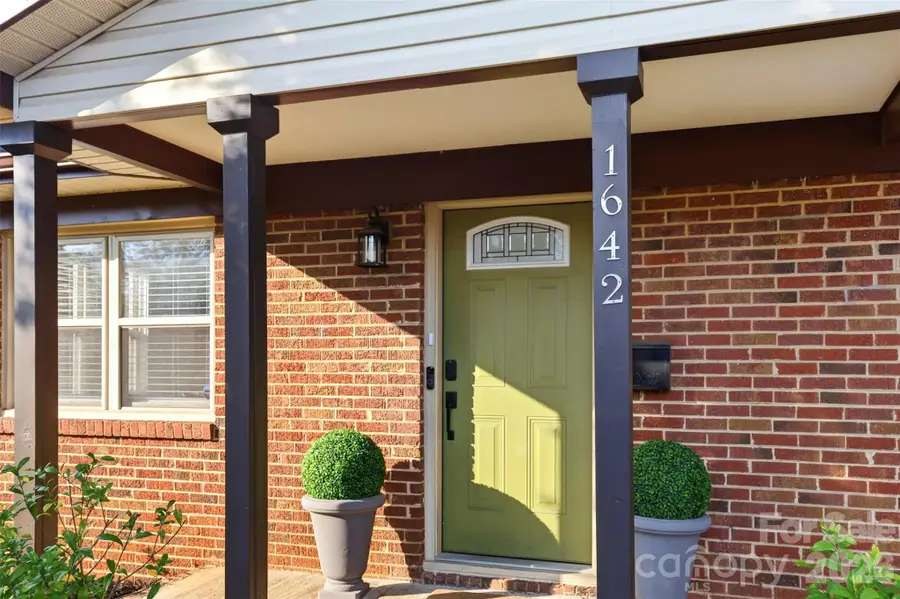 1642 Washington Avenue, Charlotte, NC 28216 - #2