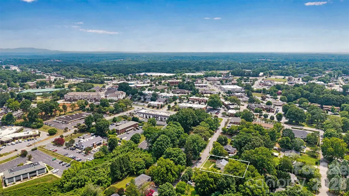 147 13th Avenue Nw, Hickory, NC 28601 - #1