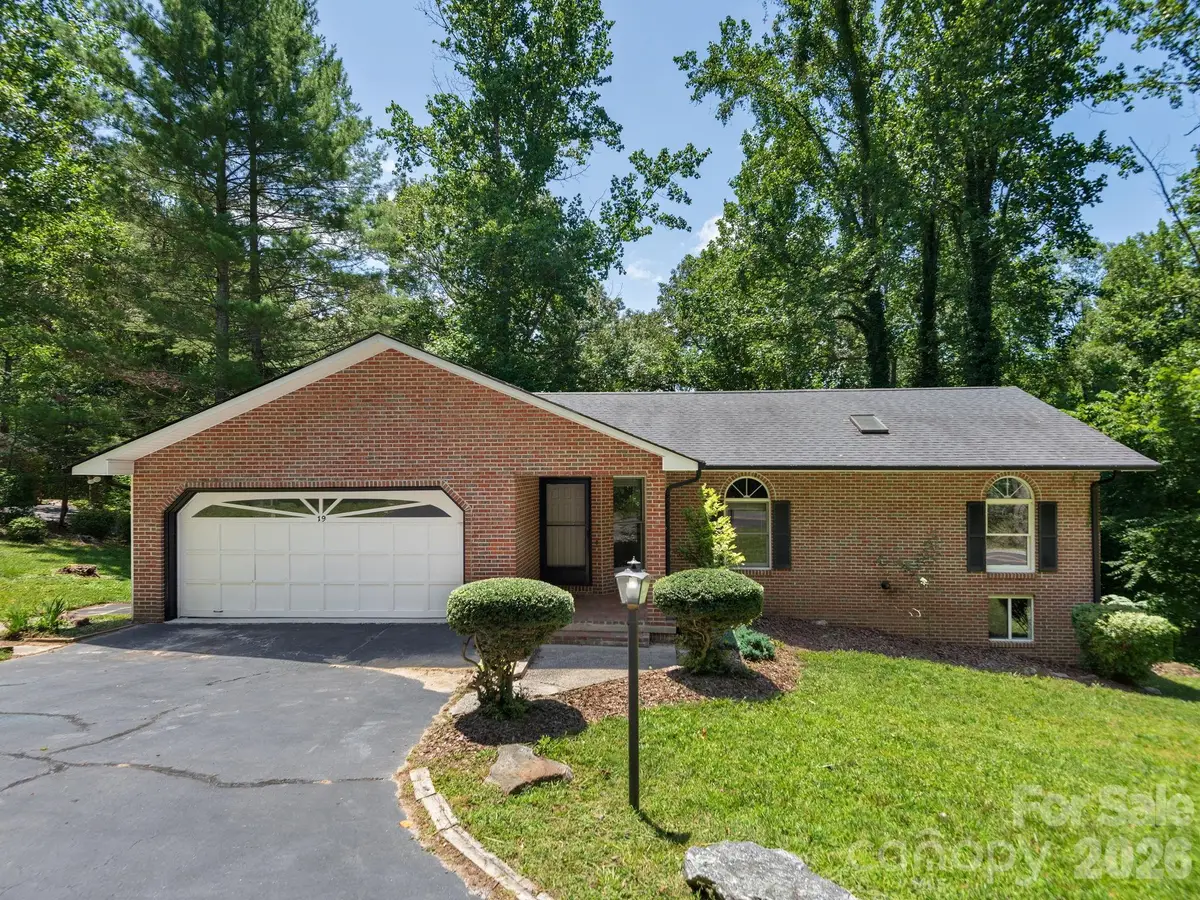 19 Loggers Run, Hendersonville, NC 28739 - #1