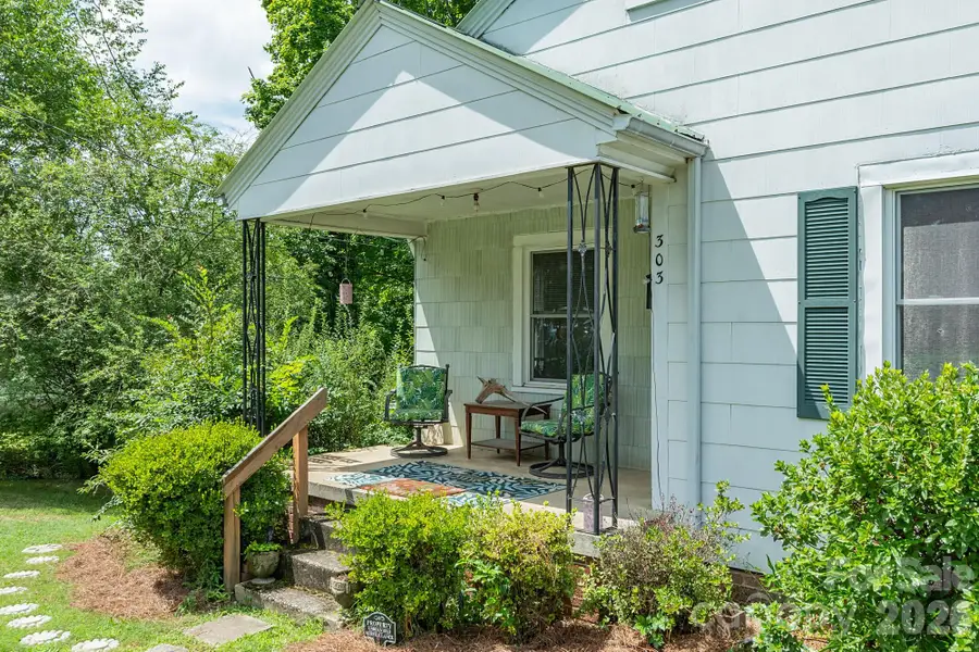 303 Mendota Avenue, Lexington, NC 27292 - #2