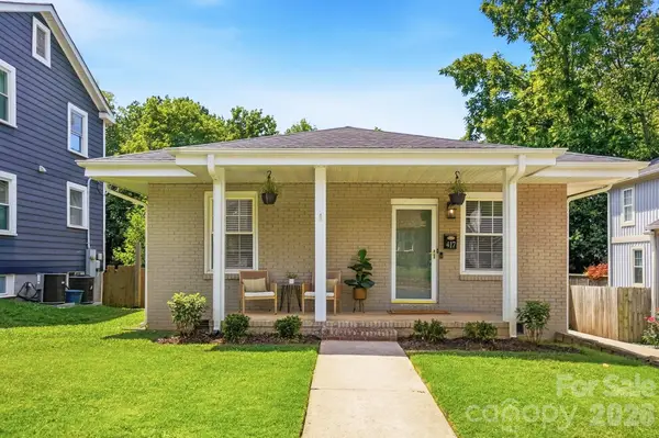 417 Woodvale Place, Charlotte, NC 28208